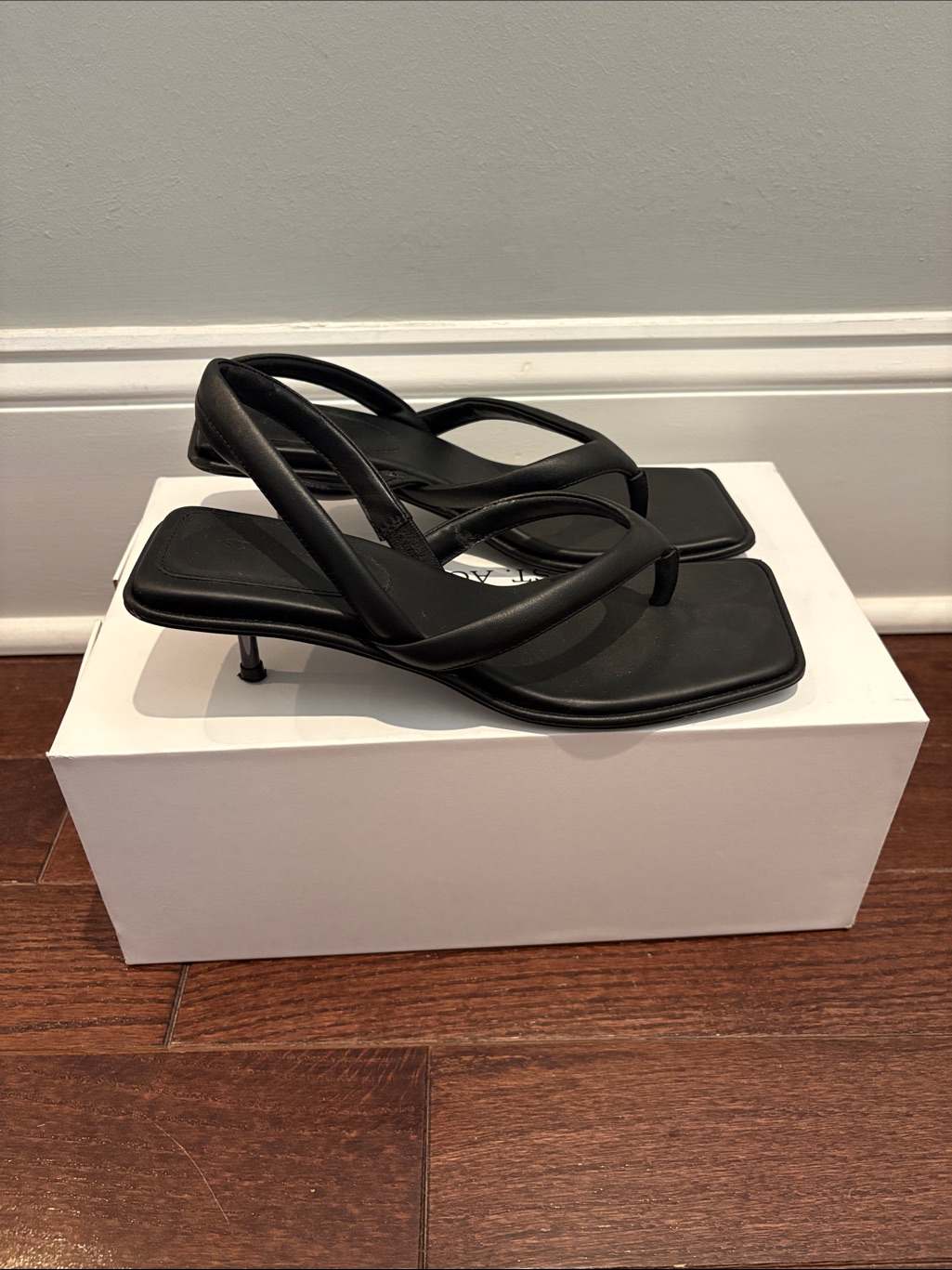 St. Agni Black Square-Toe Low Heel Thong Sandals - Women